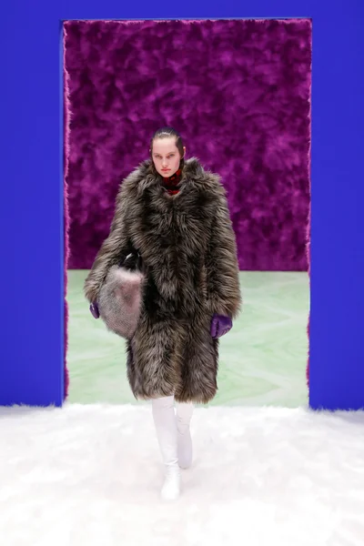 Look 14
